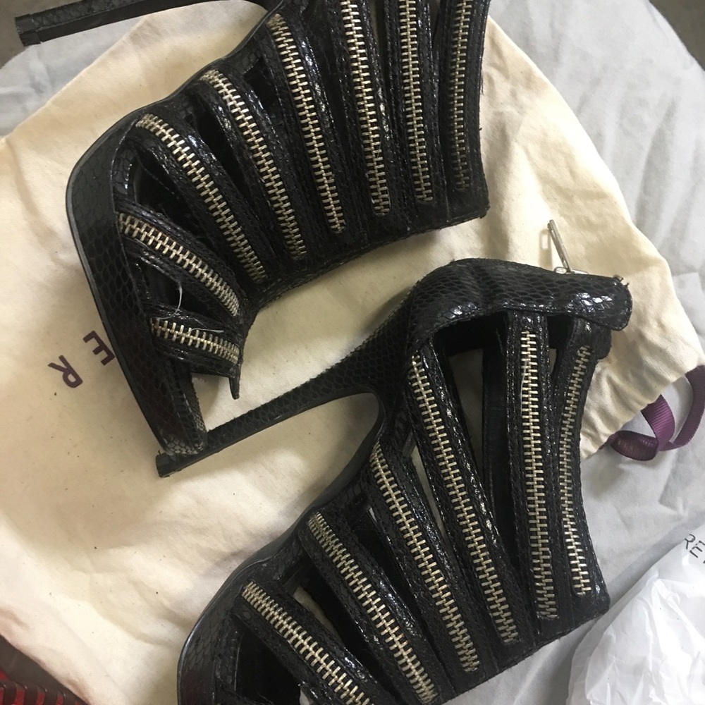 ALDO Snake patent leather vinyl stiletto heal sz 6